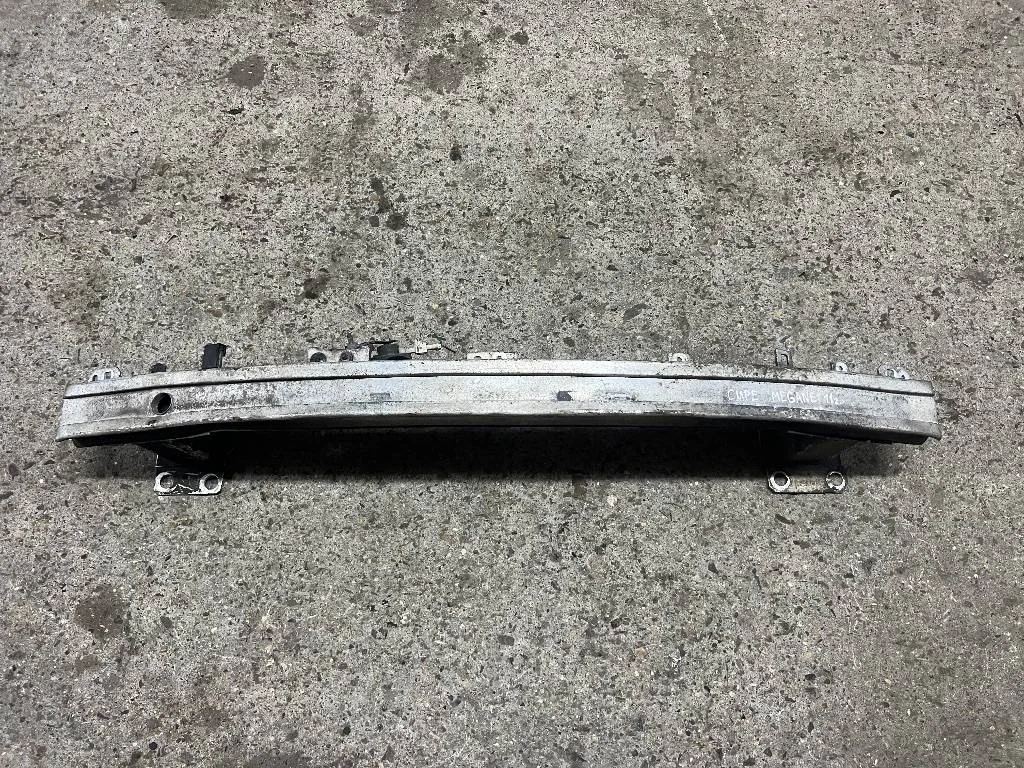 Усилитель переднего бампера нижний Renault Megane