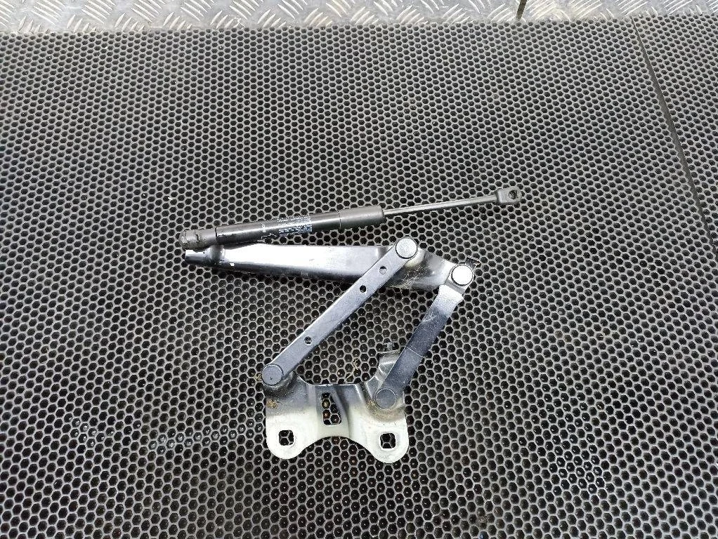 Петля капота Land Rover Range Rover Sport 2 2016