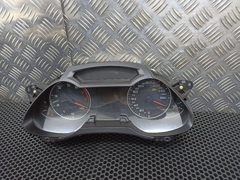 Панель приборов (щиток) Audi A4 B8 2010 8K0920930M