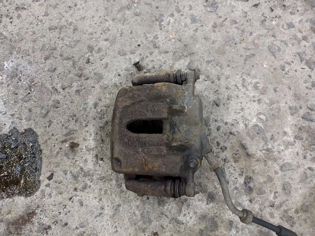 Суппорт тормозной передний левый Renault Trafic