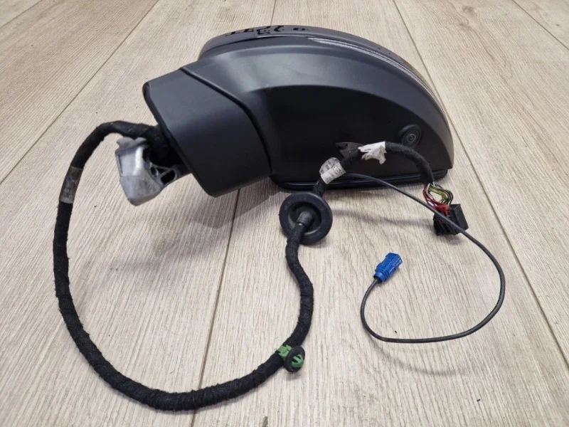 Зеркало VW Touareg 3 2019- CR7