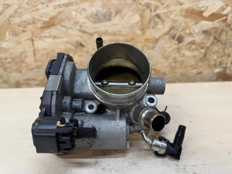 Дроссельная заслонка Chevrolet Orlando F18D4