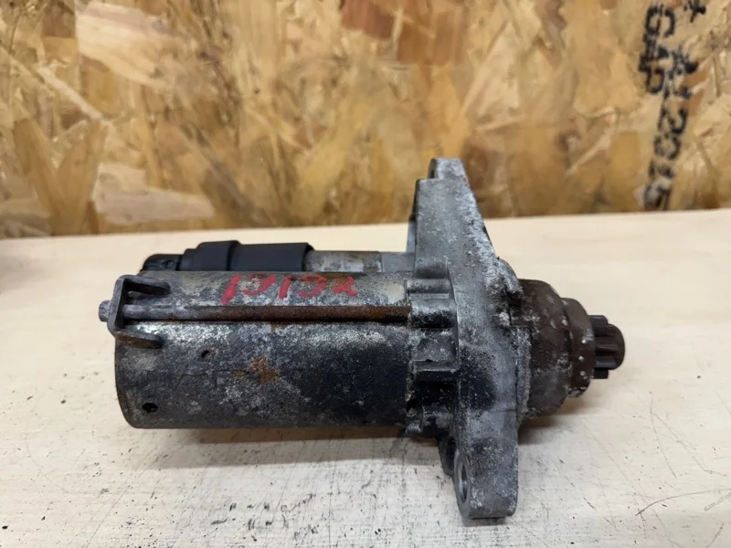 Стартер Volkswagen Golf BUD