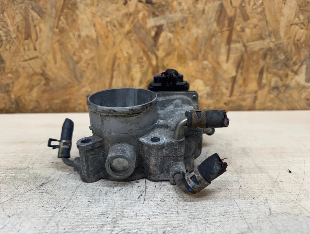 Дроссельная заслонка Toyota Estima 2AZ-FE