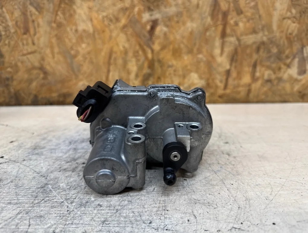 Механизм изменения геометрии впускного коллектора