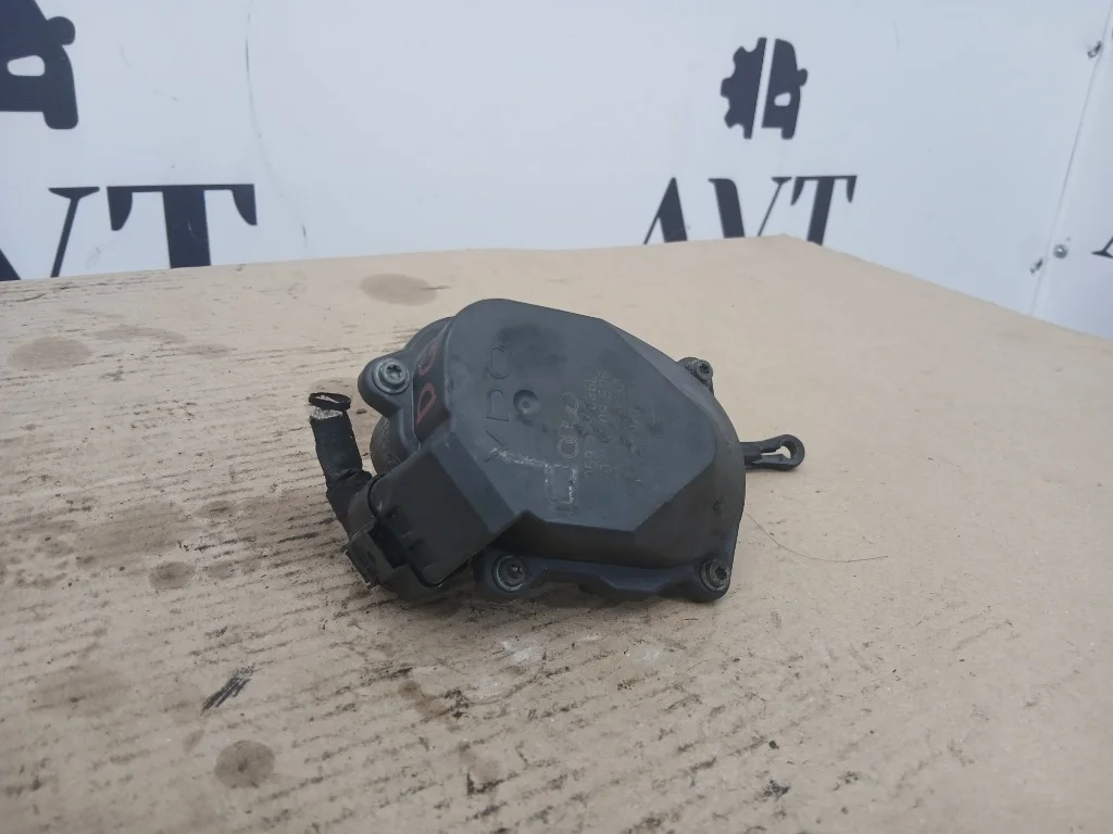 Механизм изменения геометрии впускного коллектора