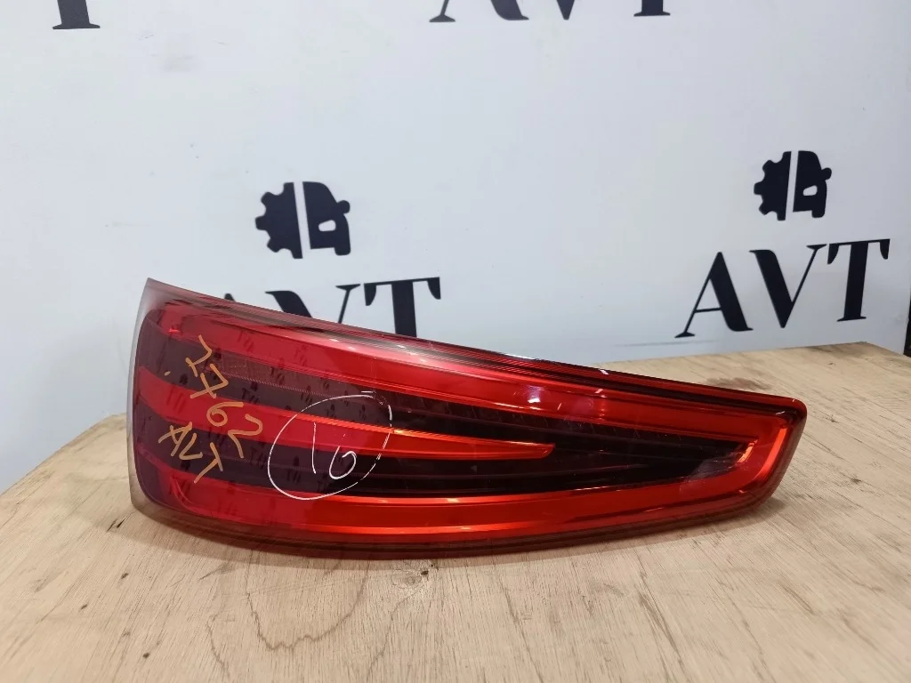 Фонарь задний левый Audi Q3 8U