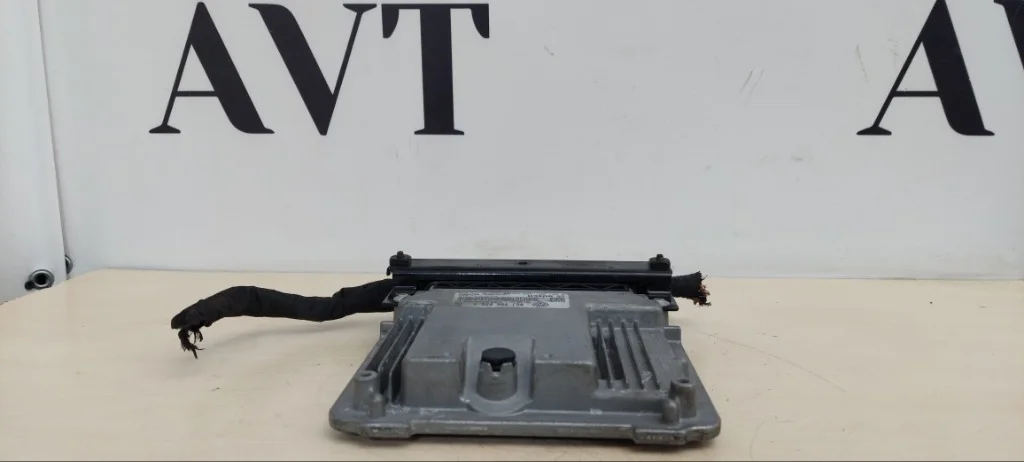 Блок управления двигателем Volkswagen Tiguan CAW