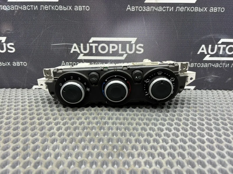 Блок управления печкой Ford Focus 2 2004-2011 3M5T19980AD 1.8