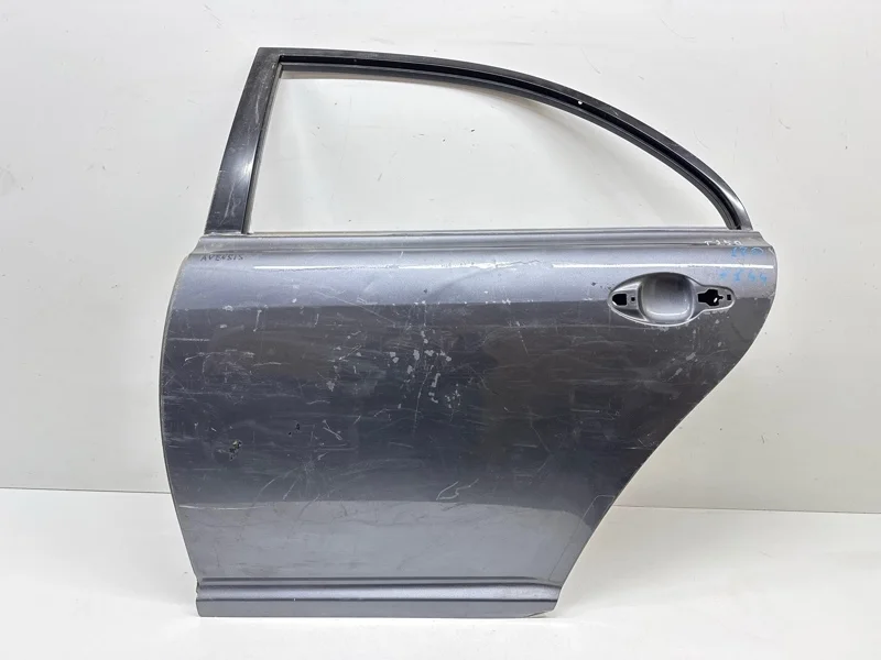 Дверь Toyota Avensis 2001-2006 T250