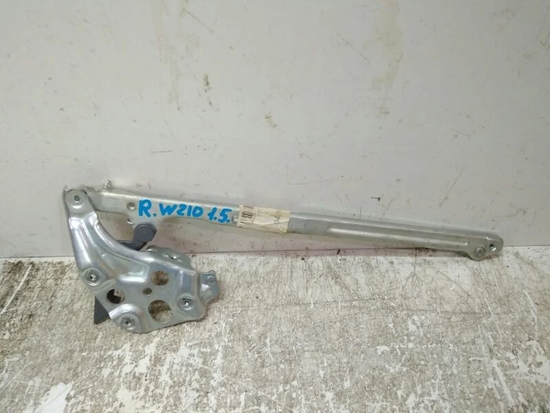 Петли капота Mercedes-Benz -Class 1999-2003 W210