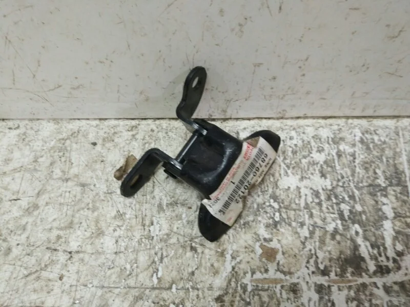 Петли на дверь Toyota Rav4 2013-2016 40