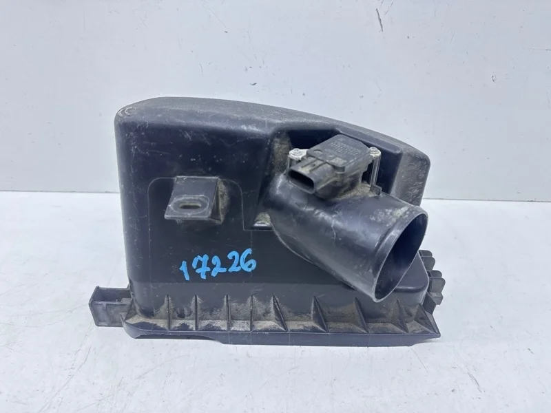 Корпус воздушного фильтра Toyota Corolla 2014- 180