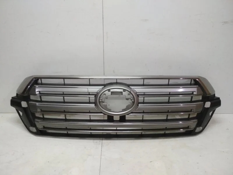 Решетка радиатора Toyota Land Cruiser 2016- 200