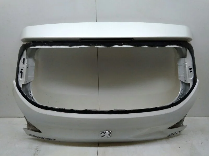 Крышка багажника Peugeot 3008 2010-2016