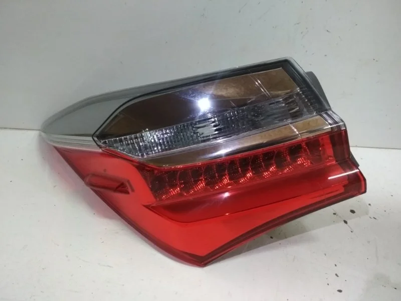 Фонарь Toyota Corolla 2016- E180