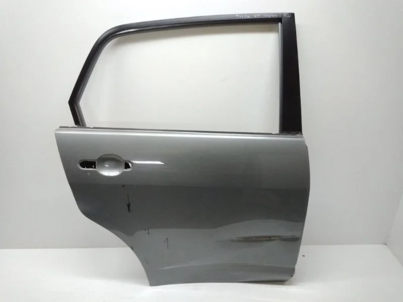 Дверь Nissan Tiida 2007-2013 C11