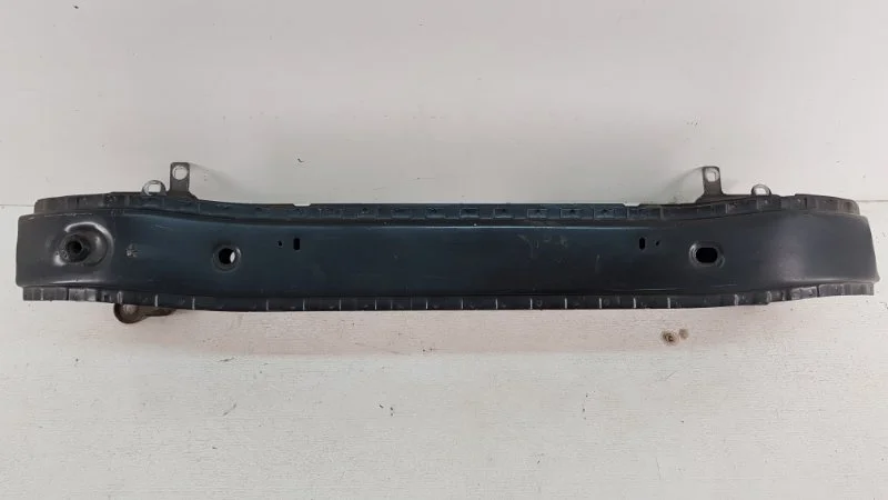 Усилитель бампера Volvo C30 2006-2013