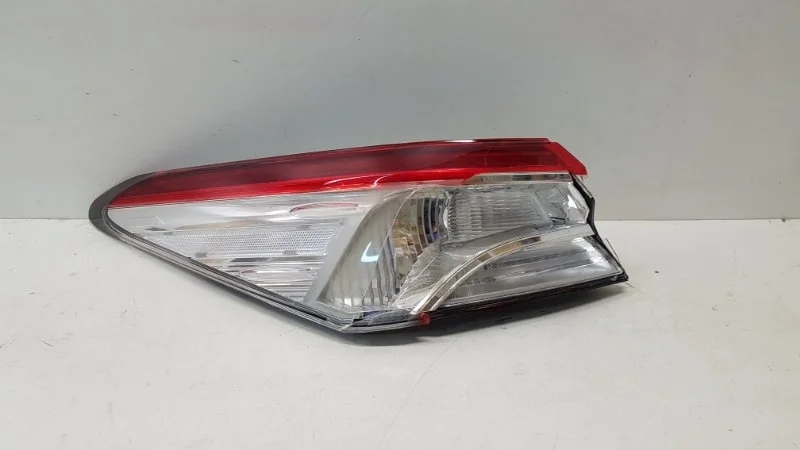 Фонарь Toyota Camry 2018- V70