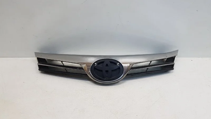 Решетка радиатора Toyota Corolla 2016- E180
