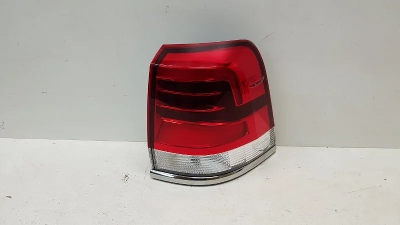 Фонарь Toyota Land Cruiser 2016- 200