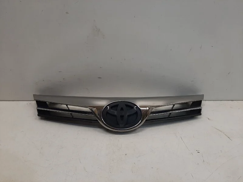 Решетка радиатора Toyota Corolla 2016- E180