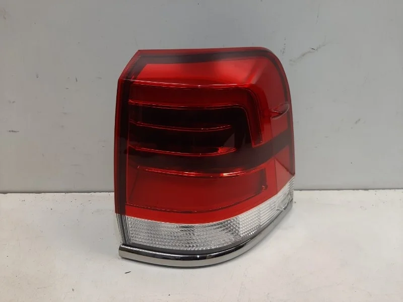 Фонарь Toyota Land Cruiser 2016- 200