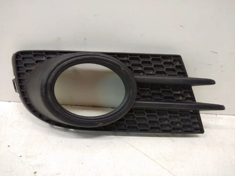 Решетка бампера Volkswagen Tiguan 2011-2016