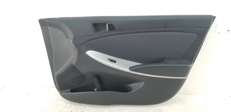 Обшивка двери Hyundai Solaris 2010-2017