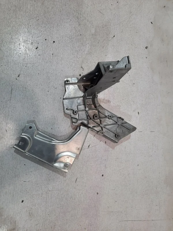 Кронштейн передней панели Mercedes-Benz -Class 2016-2023 W213