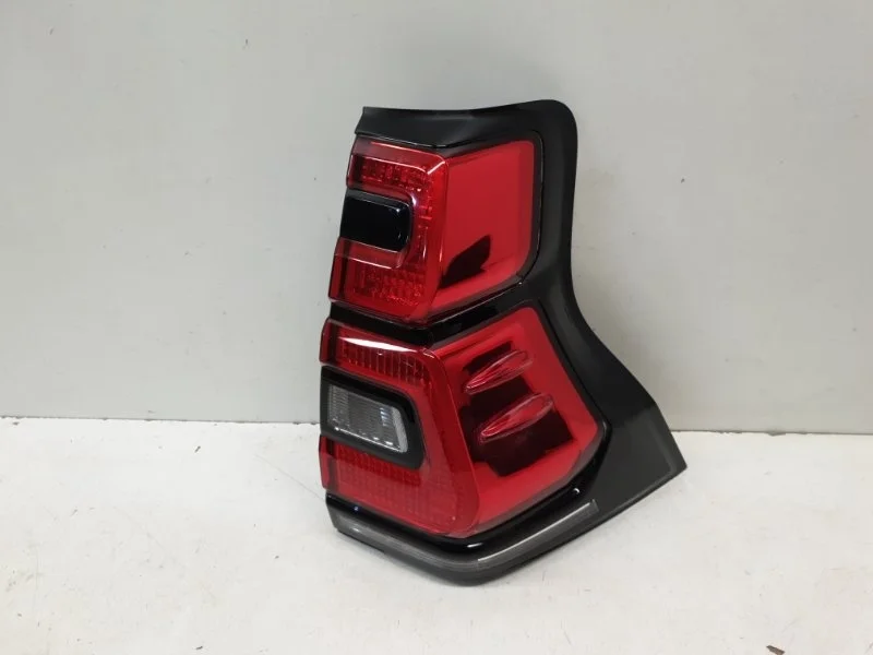 Фонарь Toyota Land Cruiser Prado 2018- 150