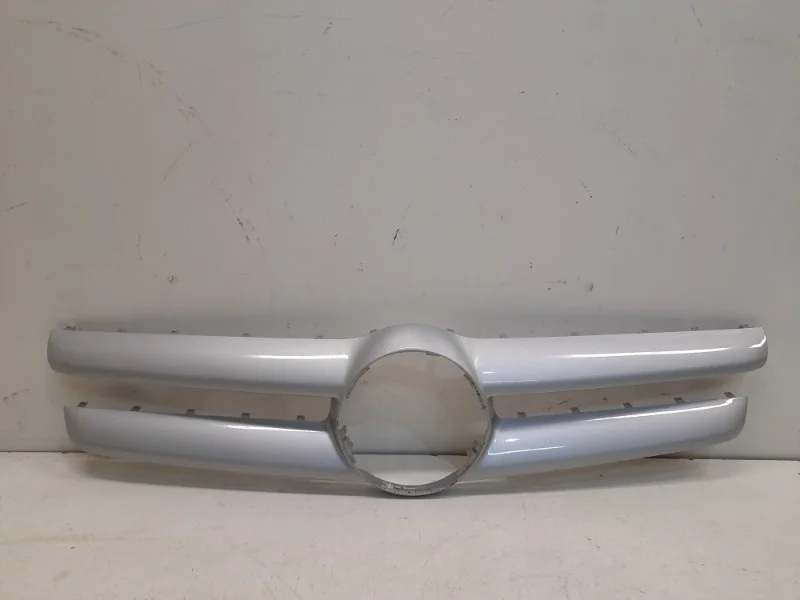 Накладка решетки радиатора Mercedes-Benz GLA 2013-2016 X156