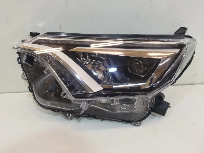 Фара Toyota Rav4 2016-2020 45