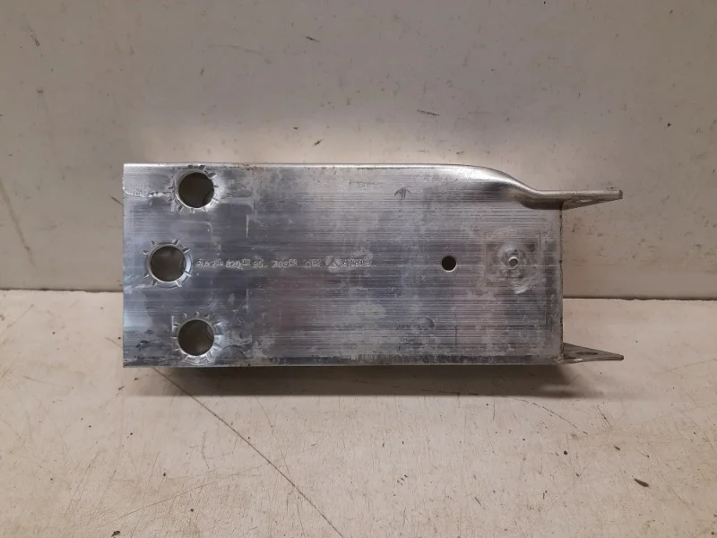 Кронштейн усилителя Mercedes-Benz GLA 2017-2020 X156