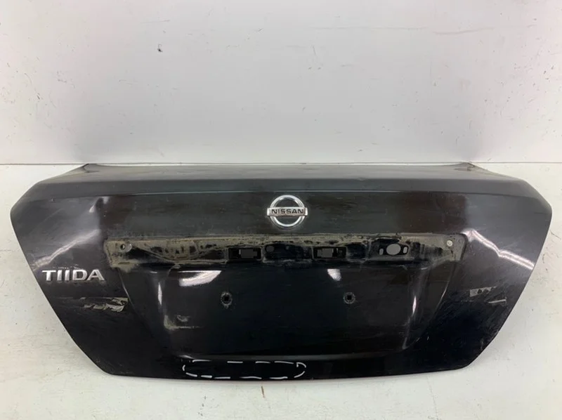 Крышка багажника Nissan Tiida 2007-2013 C11