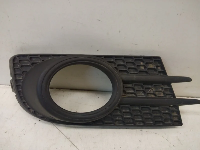 Решетка бампера Volkswagen Tiguan 2011-2016