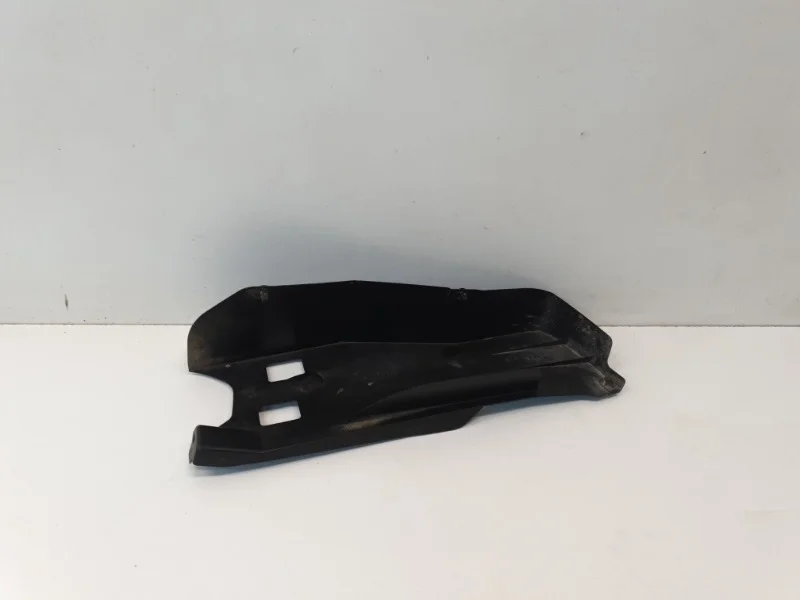 Пыльник бампера Toyota Land Cruiser 2015- 200