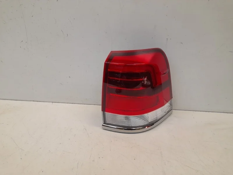 Фонарь Toyota Land Cruiser 2016-2021 200