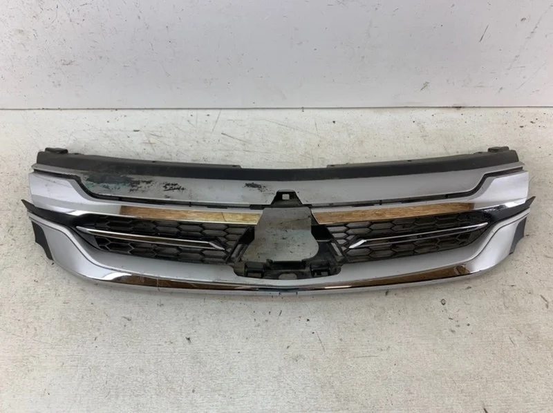 Решетка радиатора Mitsubishi Pajero Sport 2015- 3