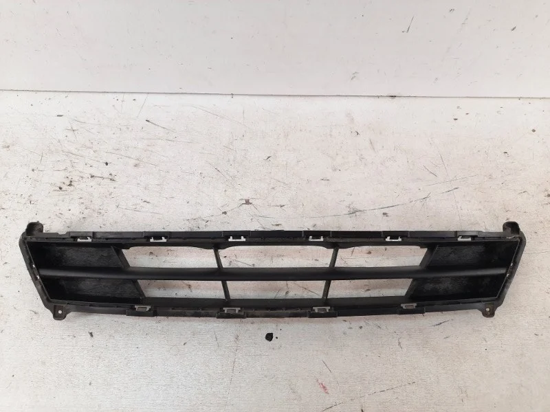 Решетка бампера Hyundai Solaris 2014-2017