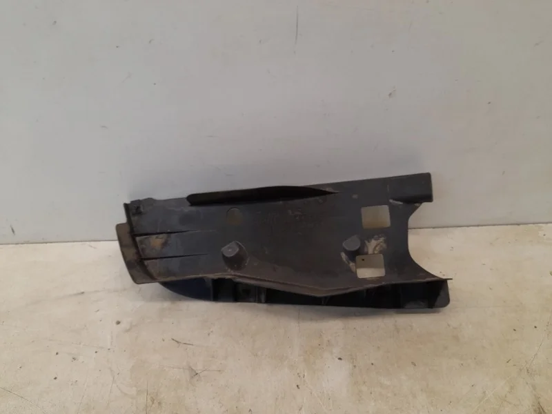 Пыльник бампера Toyota Land Cruiser 2016- 200