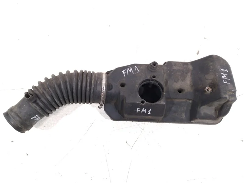 Резонатор воздушного фильтра Ford Focus 1996–2000