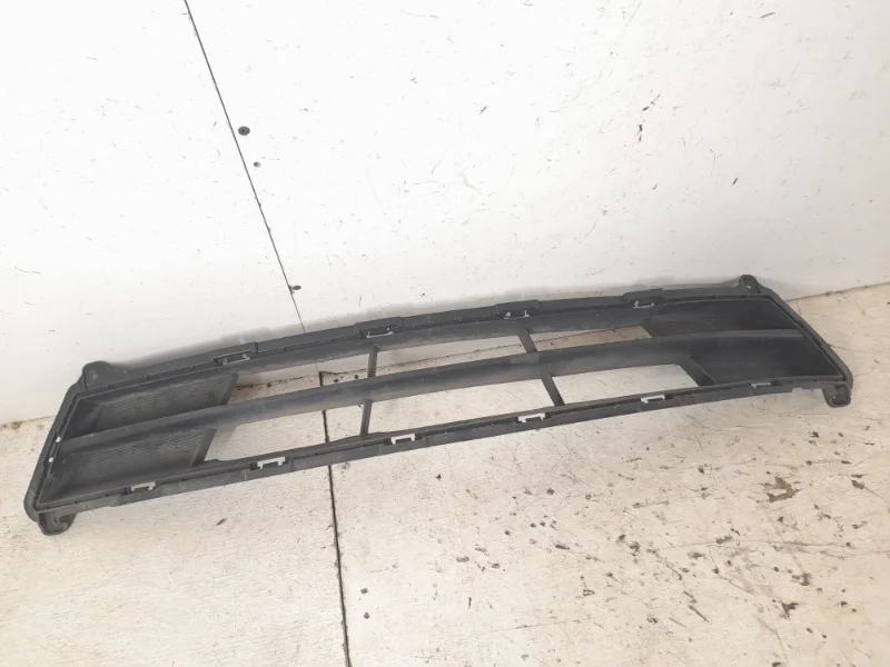 Решетка бампера Hyundai Solaris 2014-2017