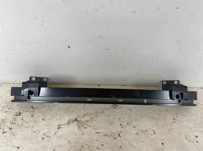 Усилитель бампера Volvo XC90 2015-