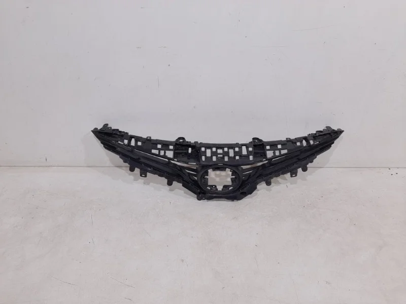 Решетка радиатора Toyota Camry 2020-2023 70