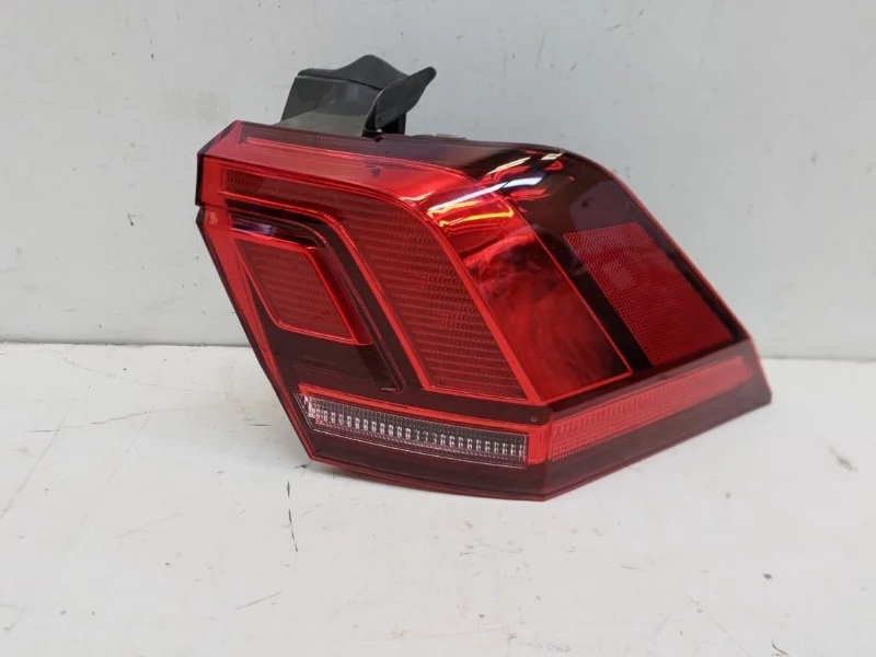 Фонарь Volkswagen Tiguan 2017-2022