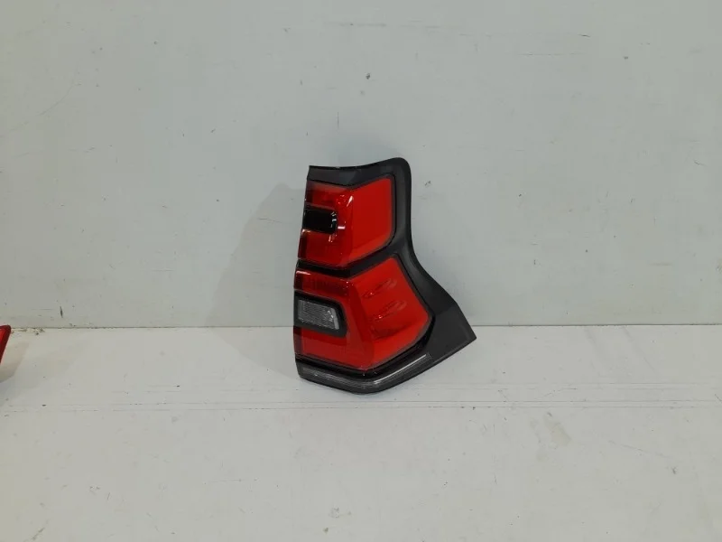 Фонарь Toyota Land Cruiser Prado 2018- 150