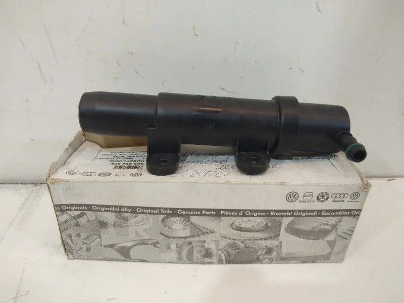 Форсунка омывателя фары Skoda Superb 2008-2013