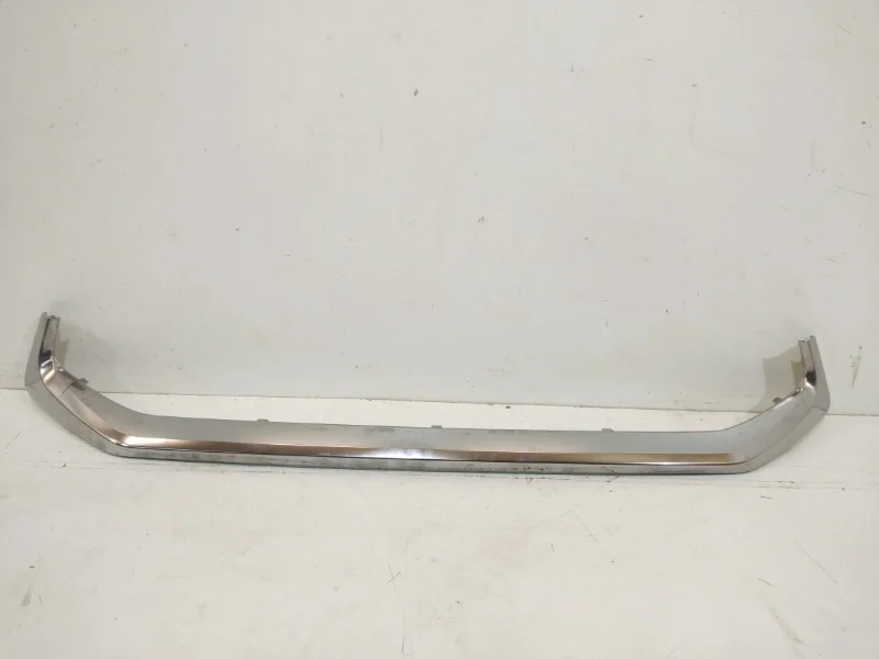 Молдинг решетки радиатора Lexus LX 2016-2022 3