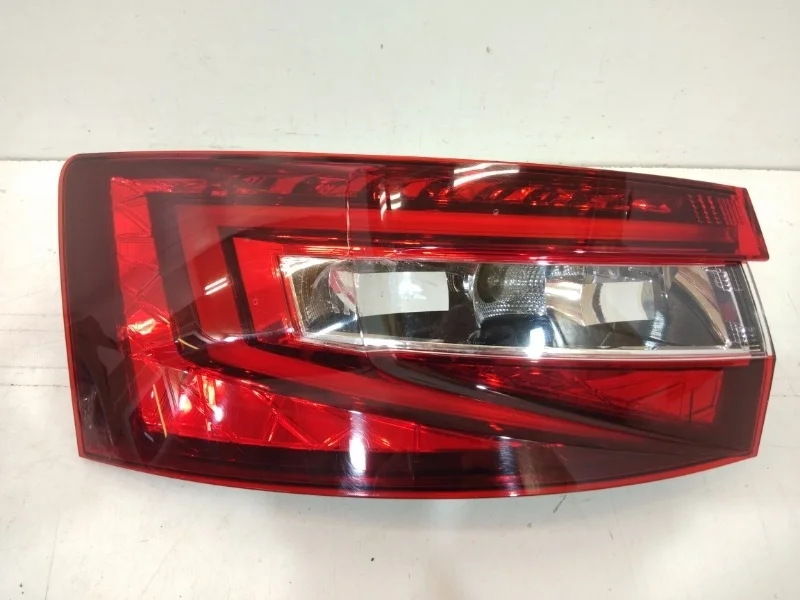 Фонарь Skoda Superb 2015-2020 3